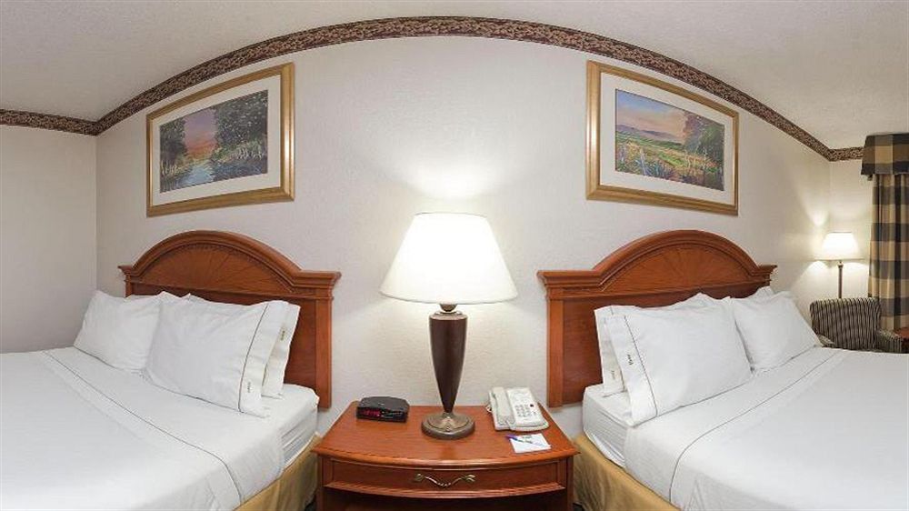 Holiday Inn Express & Suites Johnstown By Ihg Esterno foto