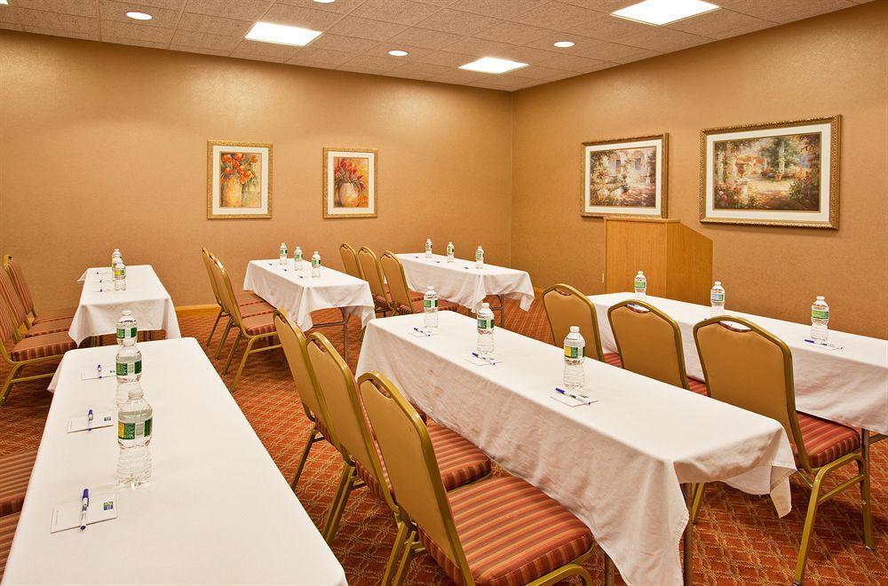 Holiday Inn Express & Suites Johnstown By Ihg Esterno foto