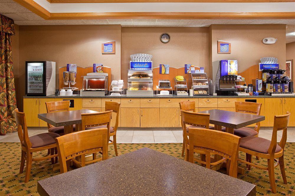 Holiday Inn Express & Suites Johnstown By Ihg Esterno foto