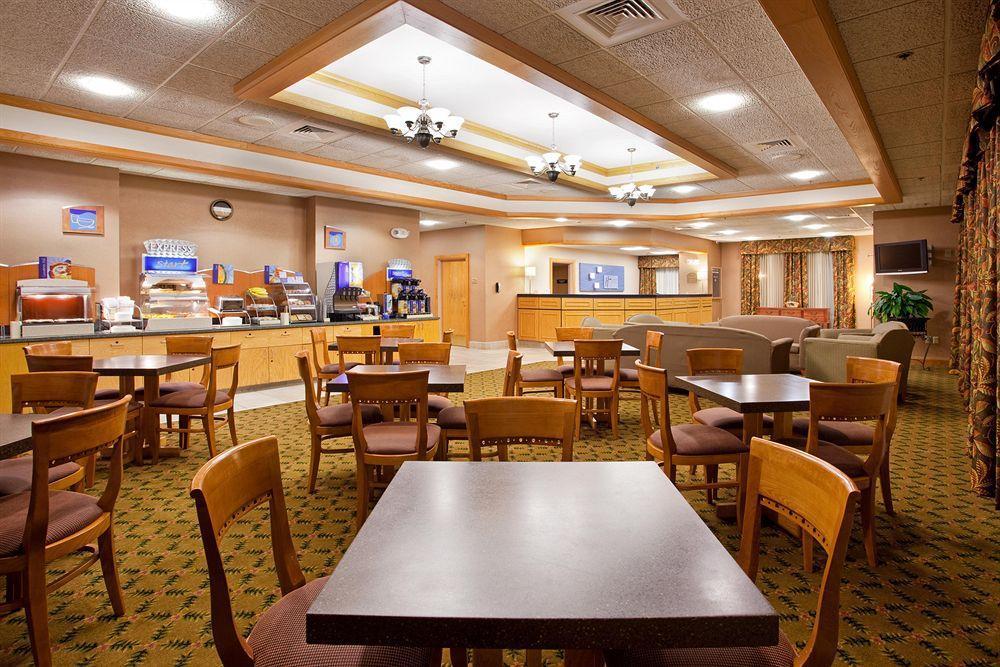 Holiday Inn Express & Suites Johnstown By Ihg Esterno foto