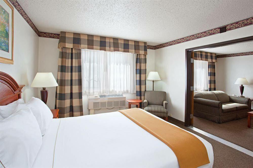 Holiday Inn Express & Suites Johnstown By Ihg Esterno foto