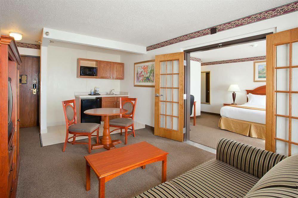 Holiday Inn Express & Suites Johnstown By Ihg Esterno foto
