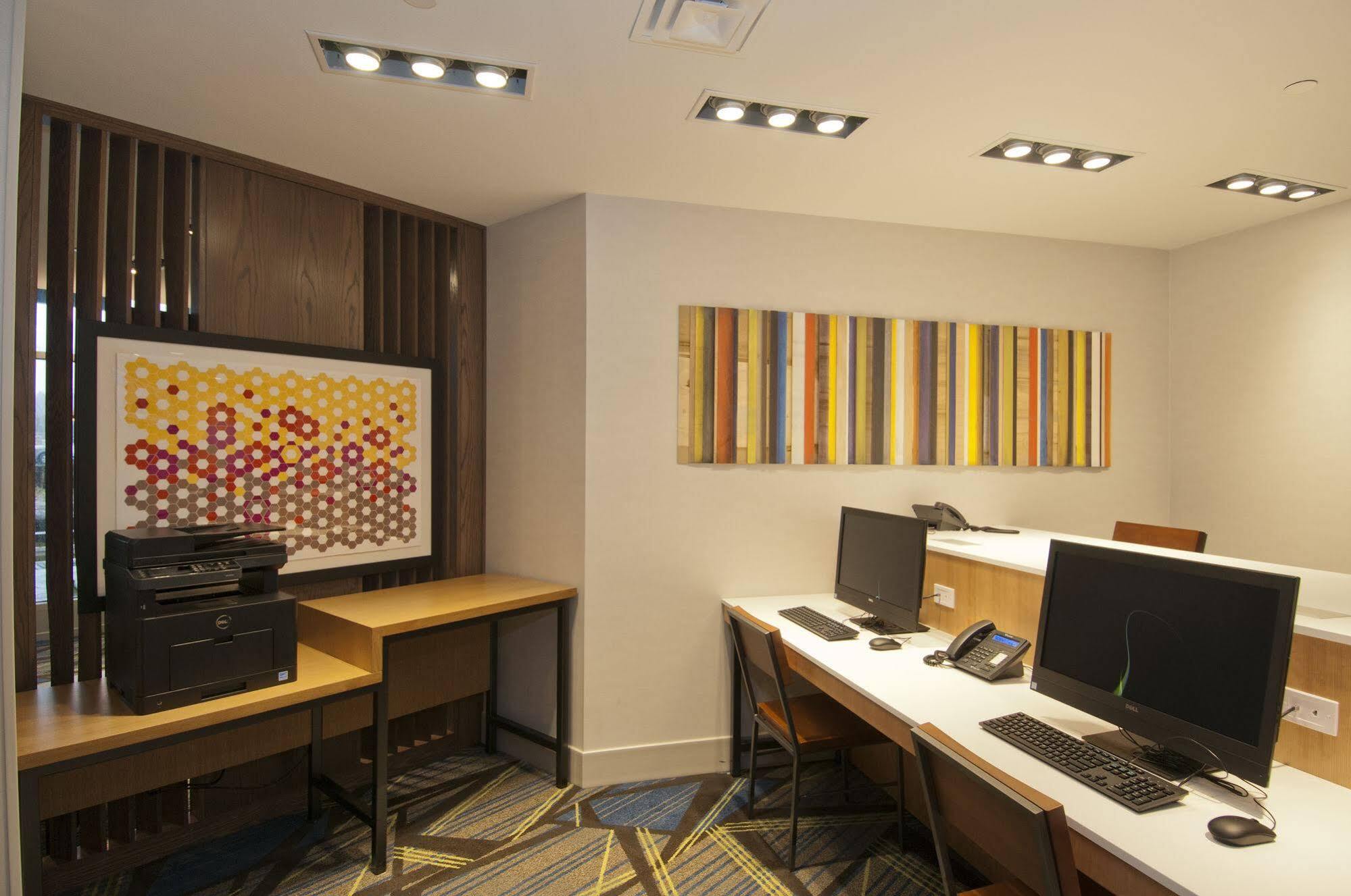 Holiday Inn Express & Suites Johnstown By Ihg Esterno foto