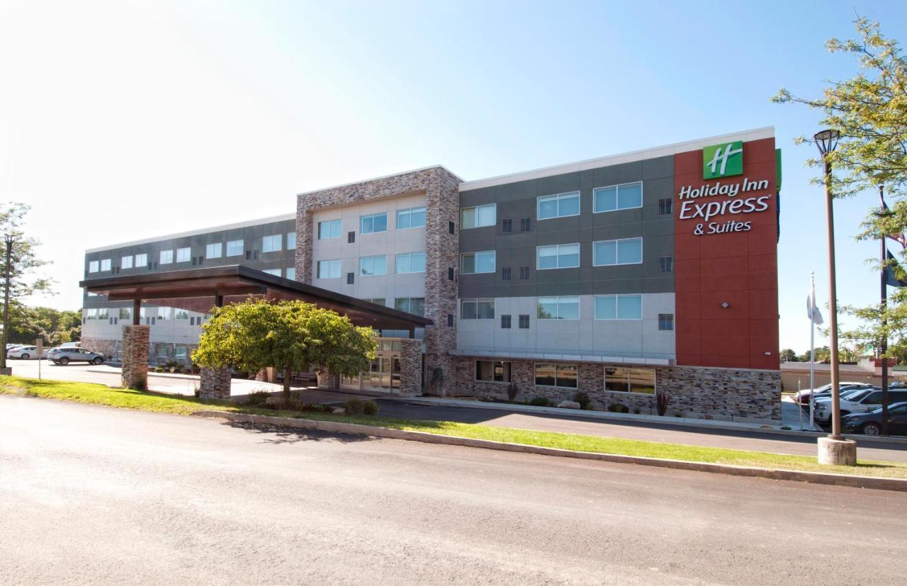 Holiday Inn Express & Suites Johnstown By Ihg Esterno foto