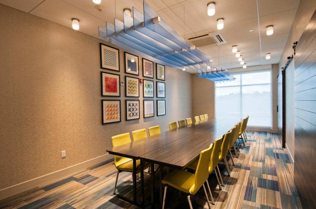 Holiday Inn Express & Suites Johnstown By Ihg Esterno foto